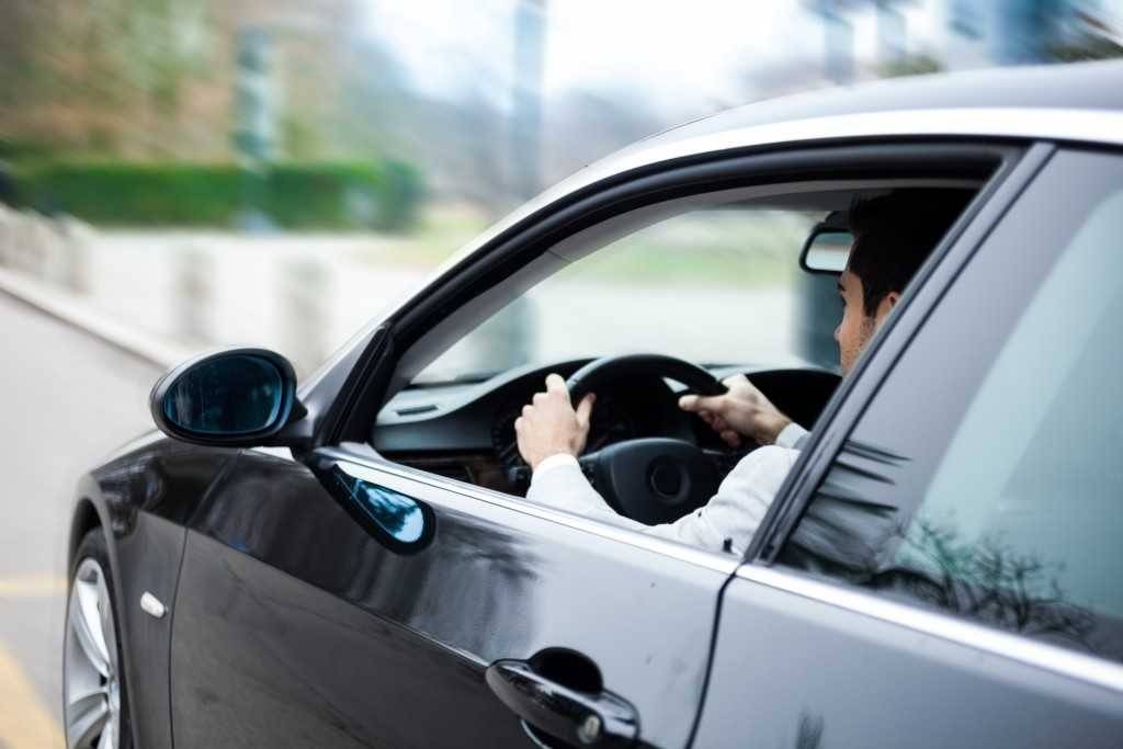 優秀駕駛員開車技巧老司機教你幾個開車小技巧