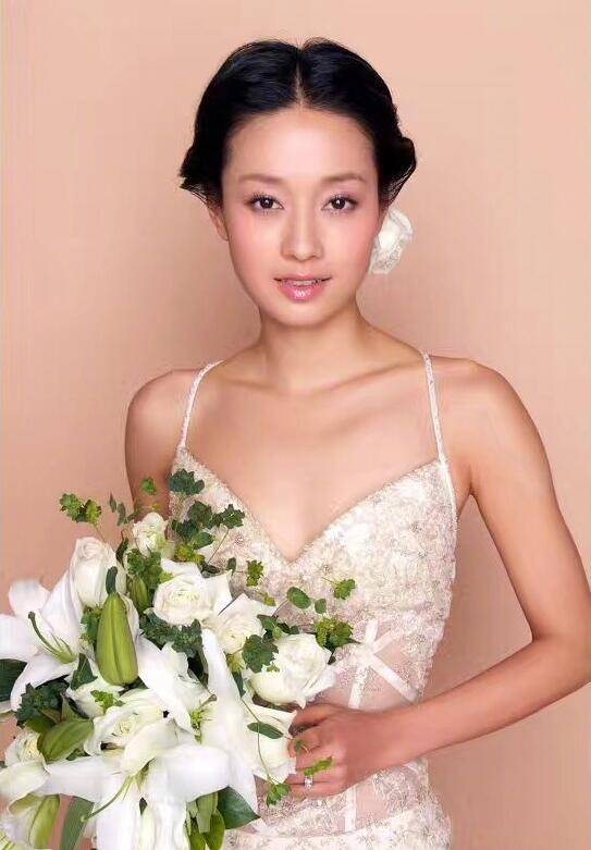 马伊琍文章的婚纱照马伊琍晒罕见纯白婚纱照