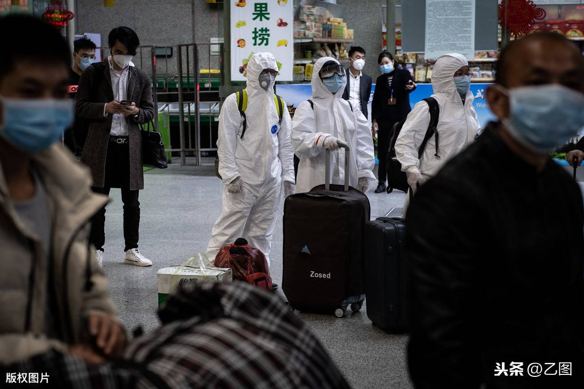 武汉重启！实拍凌晨首列离开的列车，400人顺利乘车离开武汉