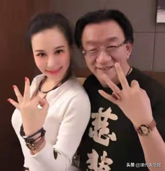 比侯耀华小46岁的美貌女徒弟安娜金，和师父分道扬镳后现在怎样了