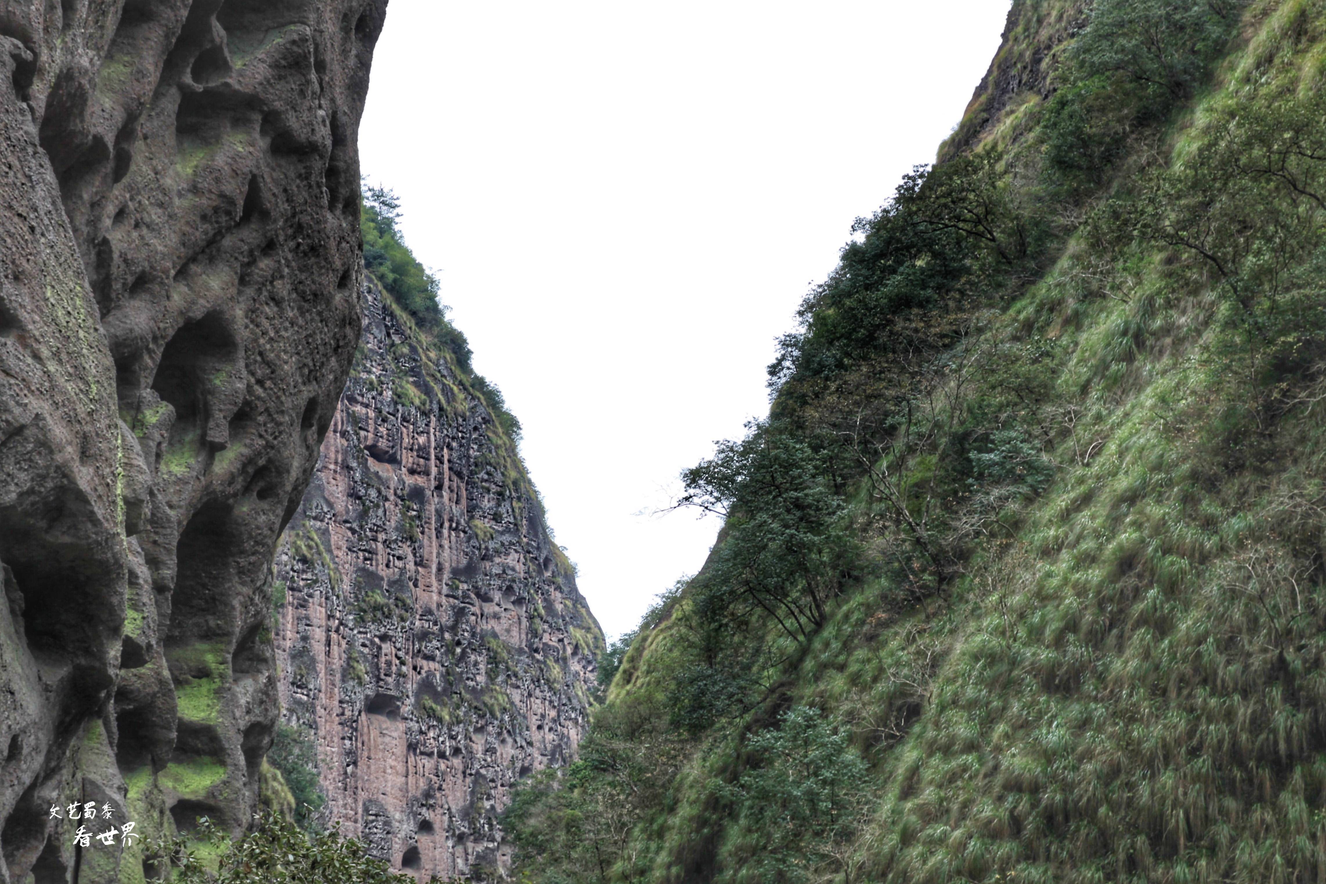 福建泰宁寨下大峡谷发现很晚，却被联合国称为世界地质公园的榜样