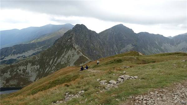 徒步鞋登山鞋区别是什么