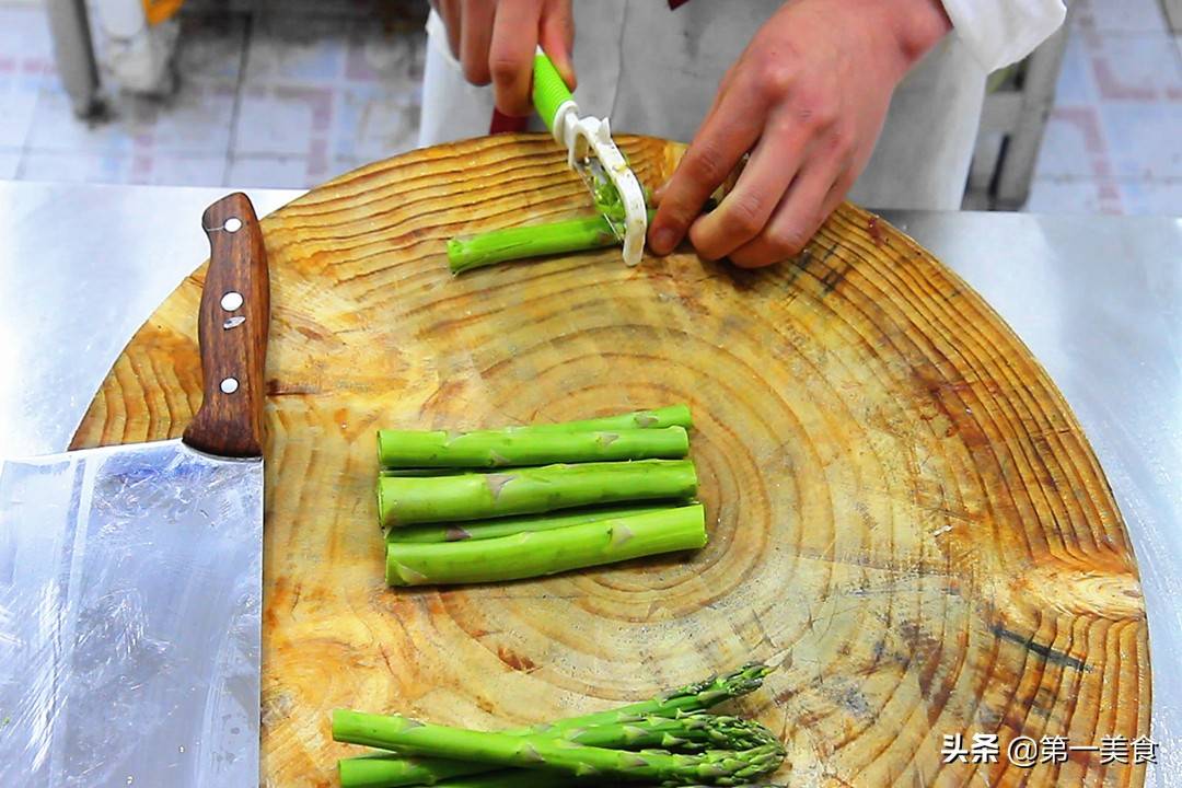 这才是芦笋最正确做法，色香味全、营养不流失，全家老小都夸好吃