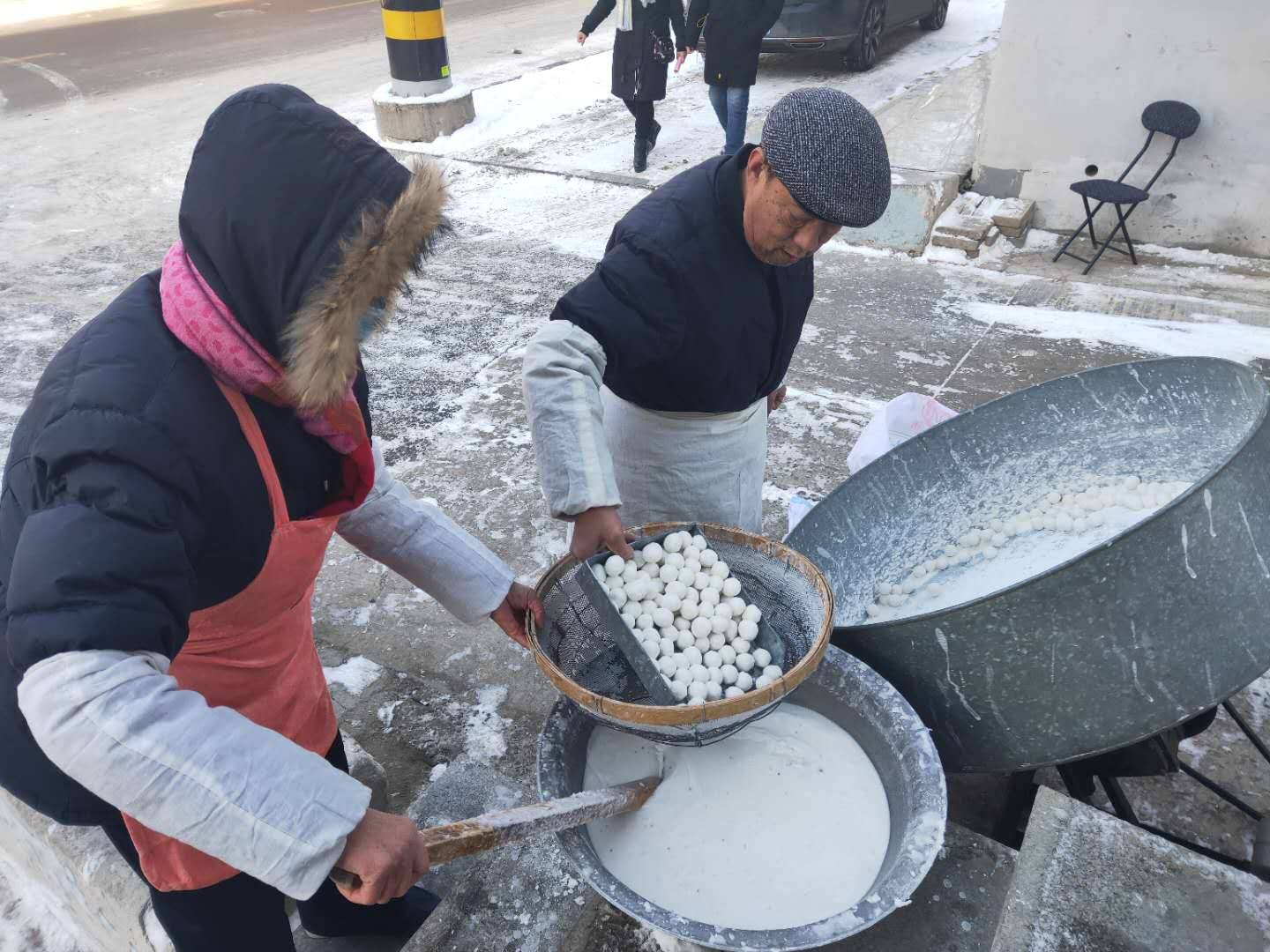 元宵不等于汤圆，关于元宵和汤圆的区别，营养师帮你理清楚