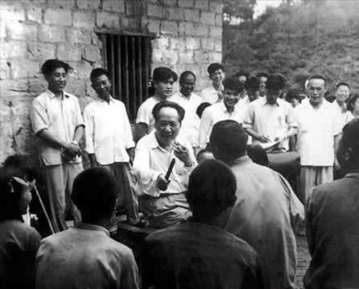 1959年，毛主席时隔32年再回韶山，见父母坟墓破败，事后如何反应