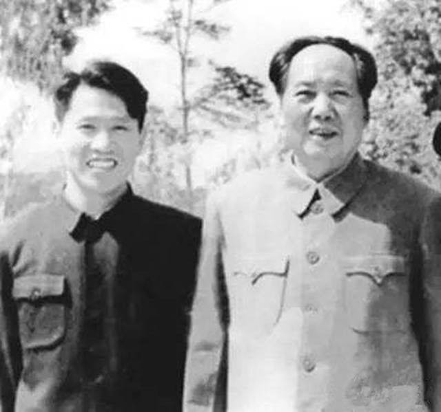 1959年，毛主席时隔32年再回韶山，见父母坟墓破败，事后如何反应