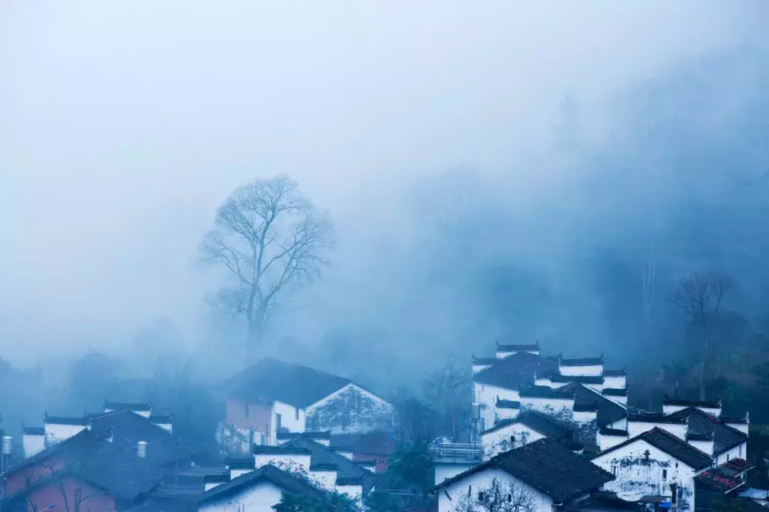 逶迤是什么意思觊觎氤氲龃龉彳亍