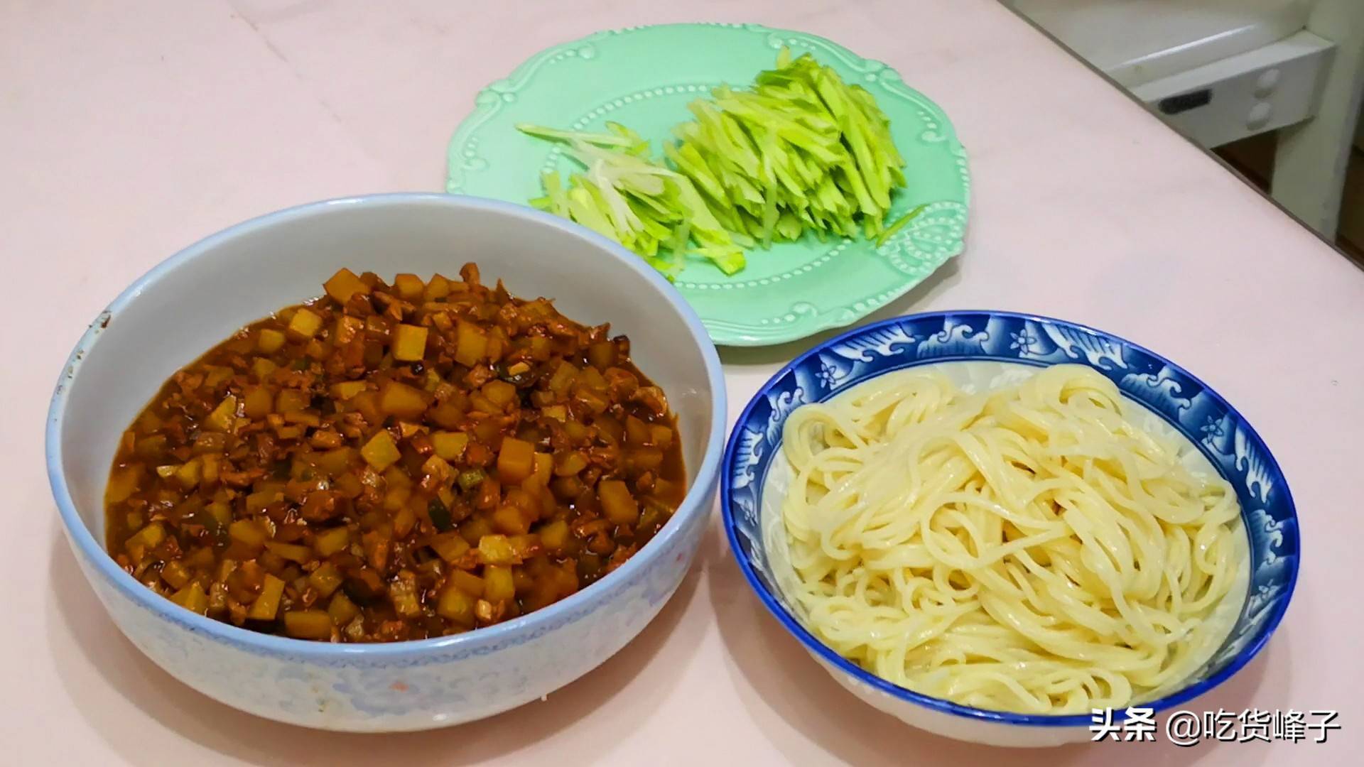 土豆和面条一起做，原来这么好吃，我家一周吃4次，上桌汁都不剩