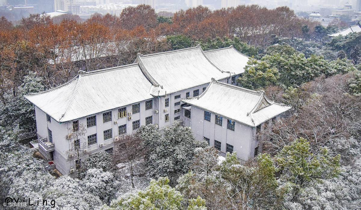 华中师范大学是一所很厉害的大学，在师范大学中排第几位？