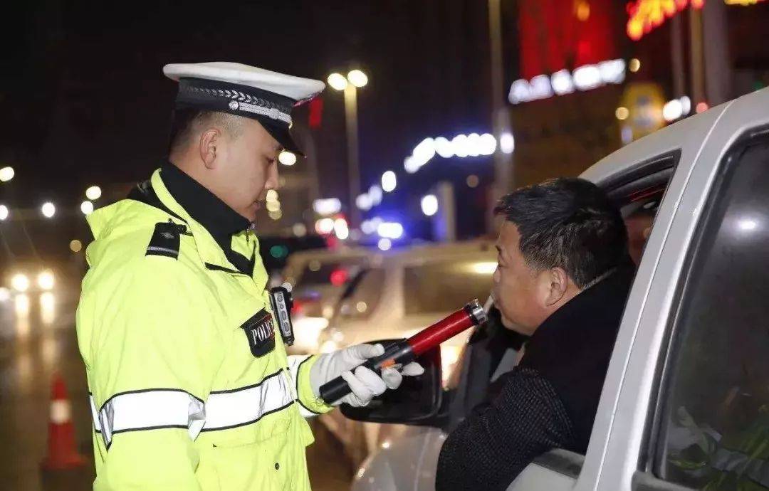 喝完1罐啤酒，间隔多久才能开车？才不会被交警验出来？