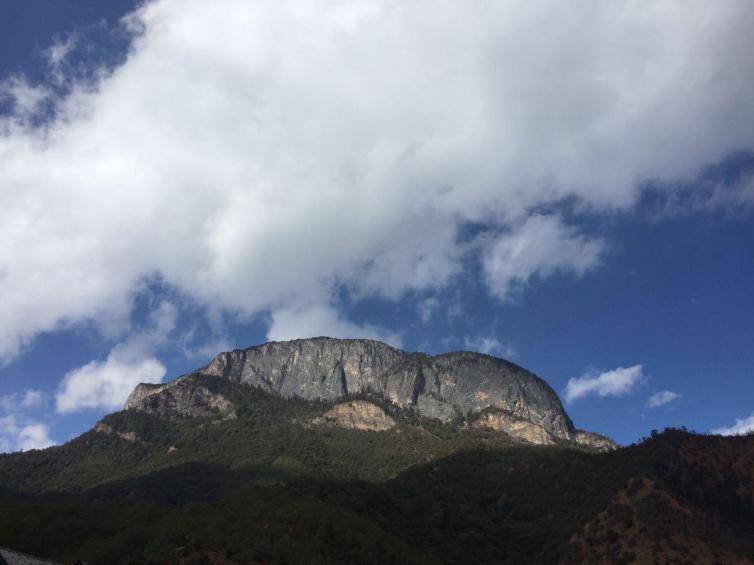 成都出发到泸沽湖详细的自驾游攻略，开启自驾不负美景