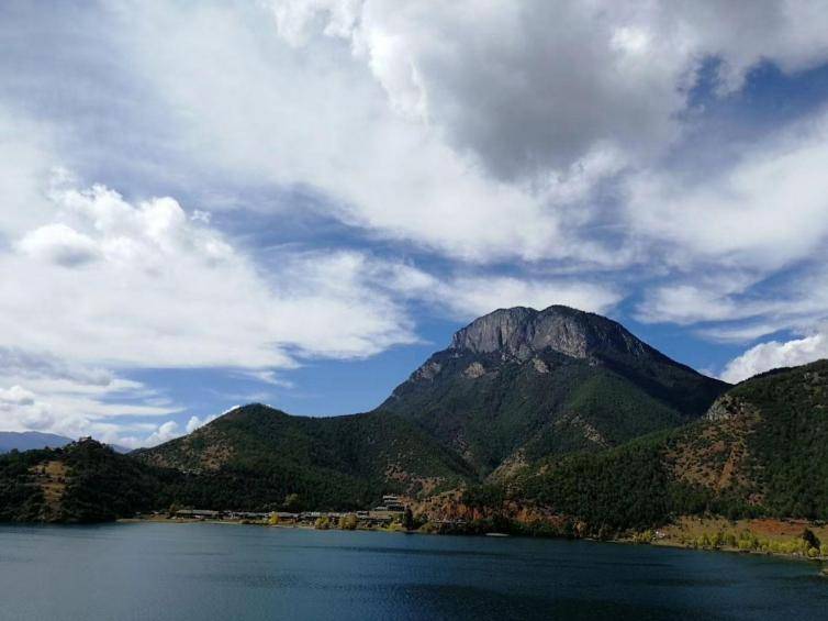 成都出发到泸沽湖详细的自驾游攻略，开启自驾不负美景