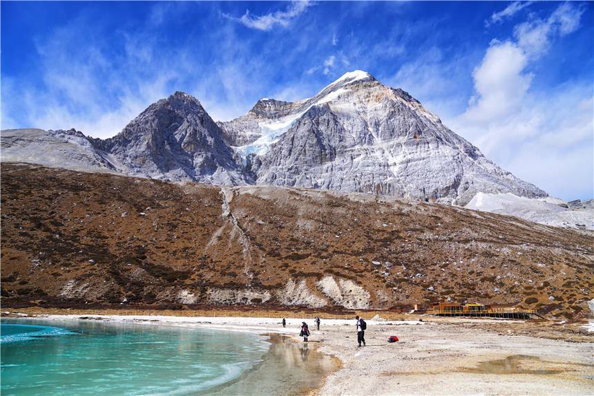 川西秘境，稻城亚丁，高海拔徒步7小时，探寻神山守护的仙境风景