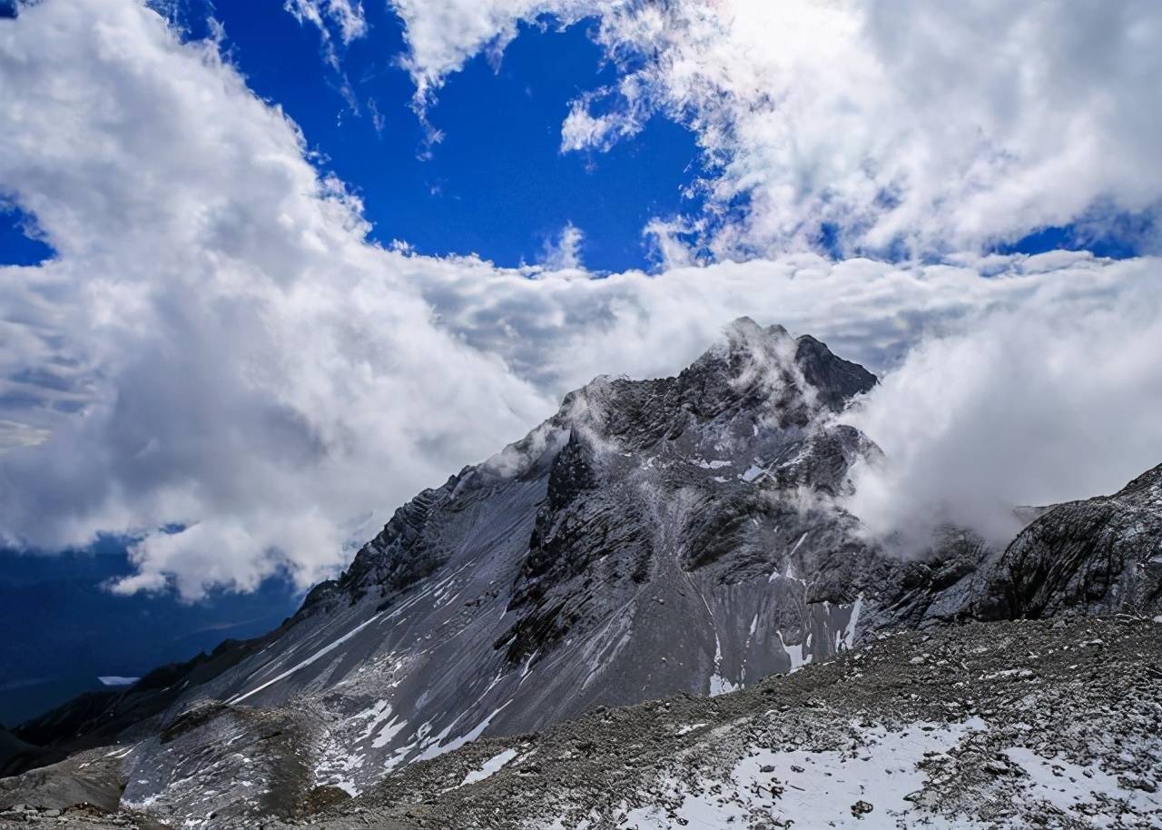 畅游中华，去雪山旅游需要带什么？这些“钢需”一个都不能少