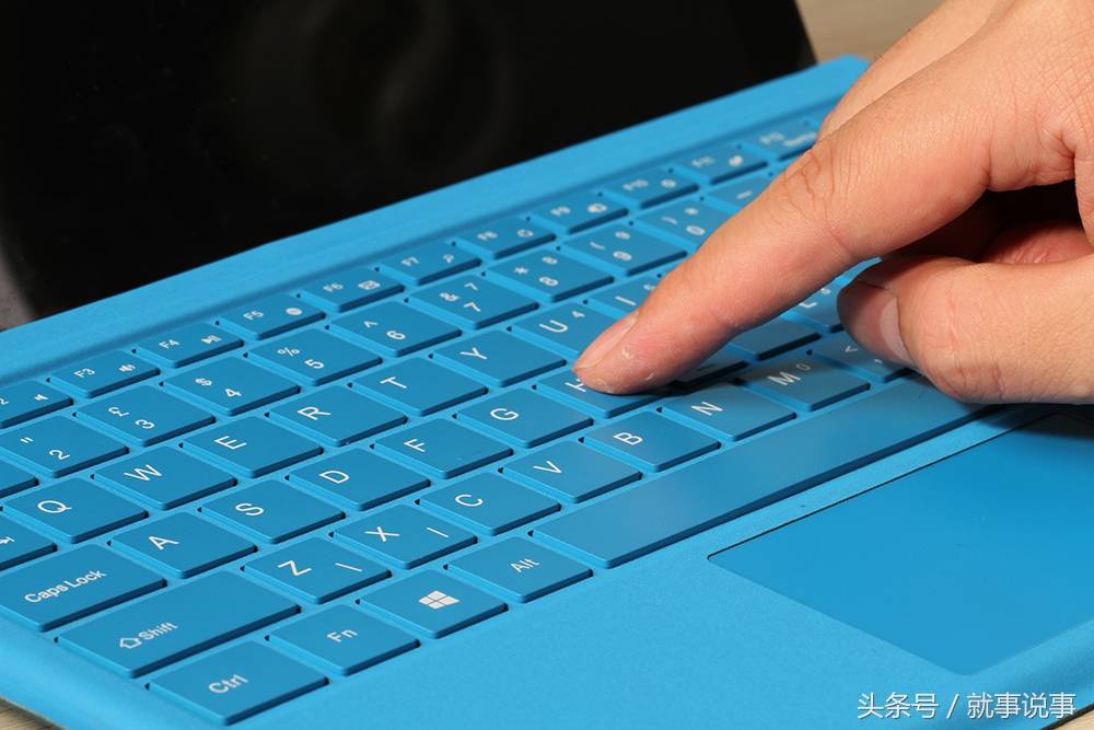 VOYO Vbook i7plus惊艳来袭，Surface不再是最好的二合一