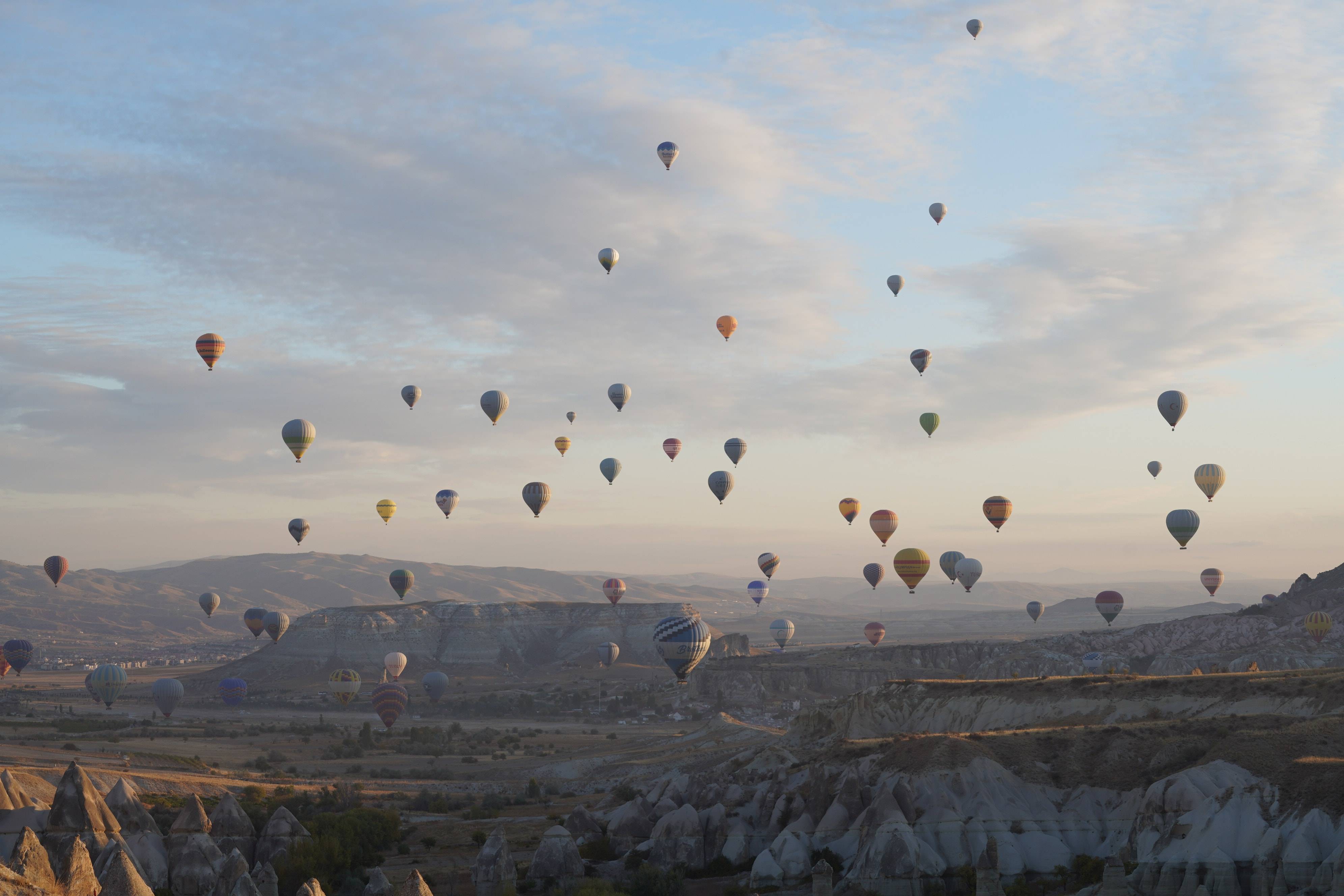 土耳其的浪漫，在热气球盛开的卡帕多奇亚，也在街头土耳其人身上