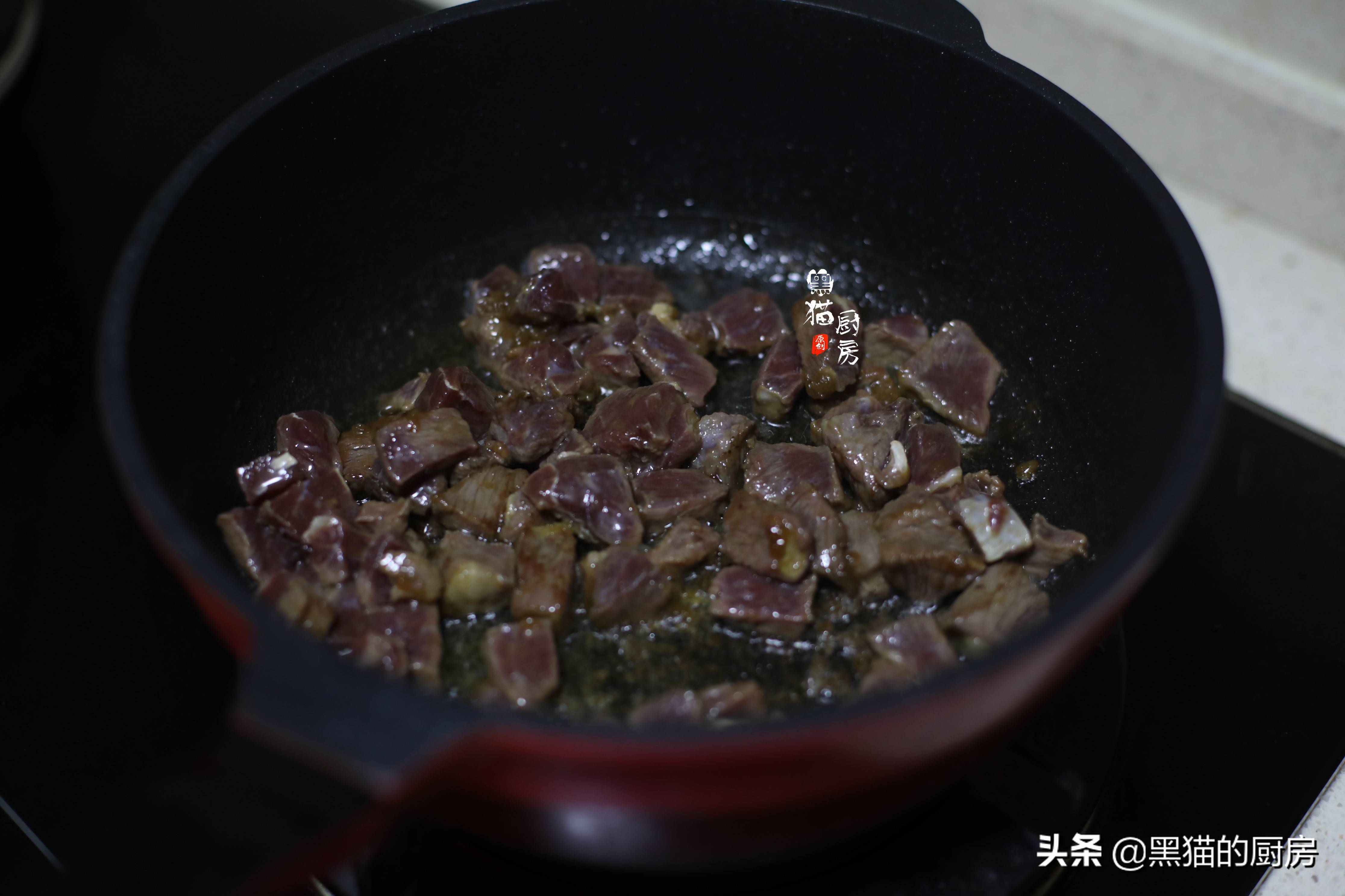 减脂期吃主食怕胖？用糙米做低脂焖饭，肉菜主食全都有，热量可控