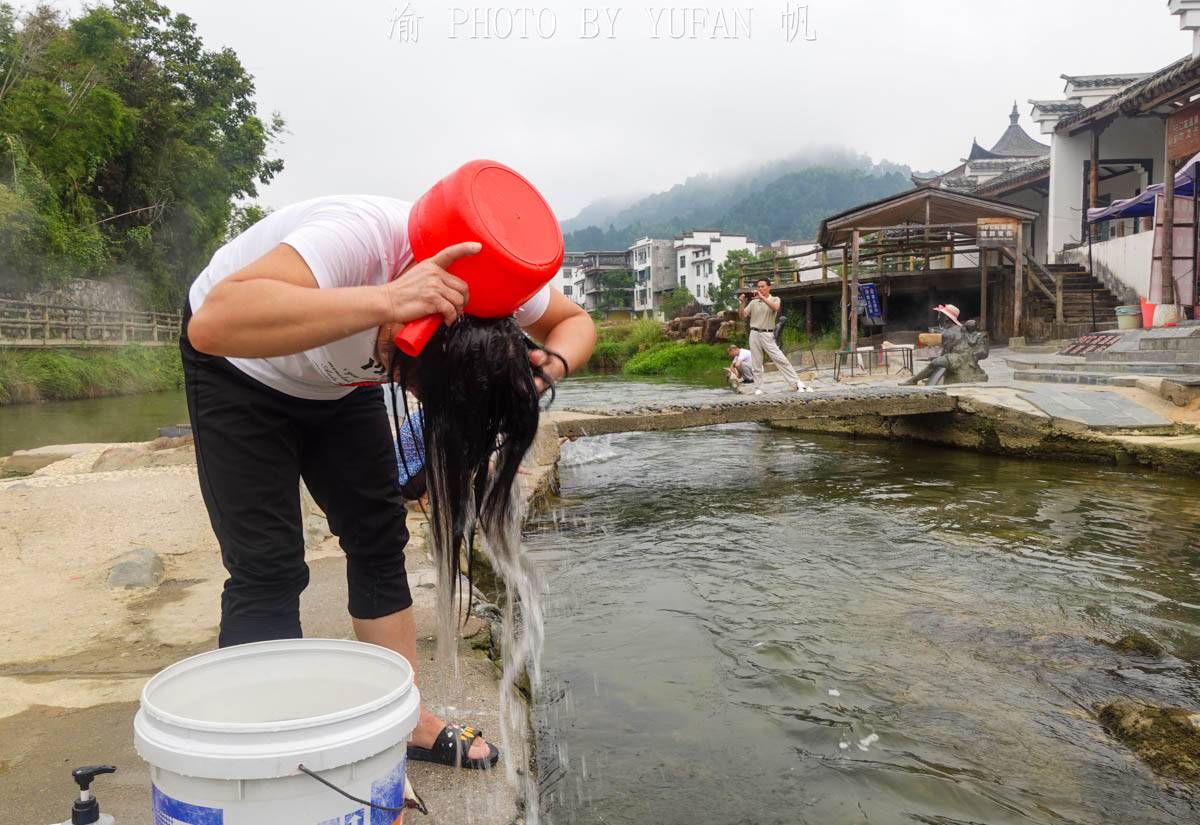 中国最特别的早餐店，温泉井里煮米粉，10元一碗你敢吃吗？