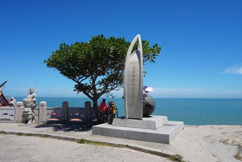 福建泉州崇武古城的老蔡，坚守灯塔33年，灯塔上的灯光从未熄灭过