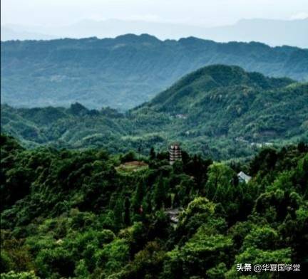 它是峨眉山姊妹山号称蜀中佛教第一山，因先有老峨山后再有峨眉山