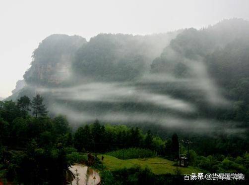 它是峨眉山姊妹山号称蜀中佛教第一山，因先有老峨山后再有峨眉山