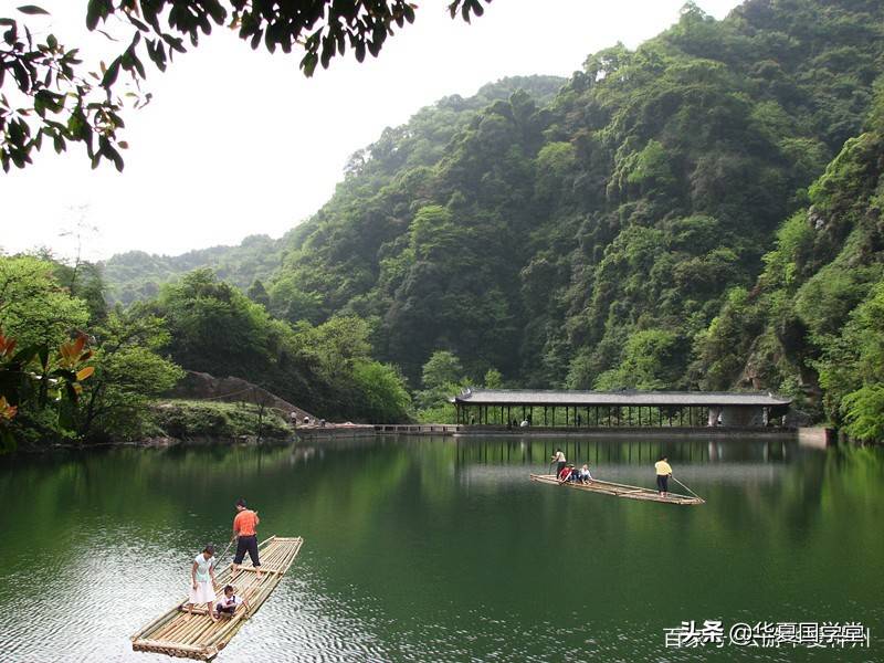 它是峨眉山姊妹山号称蜀中佛教第一山，因先有老峨山后再有峨眉山