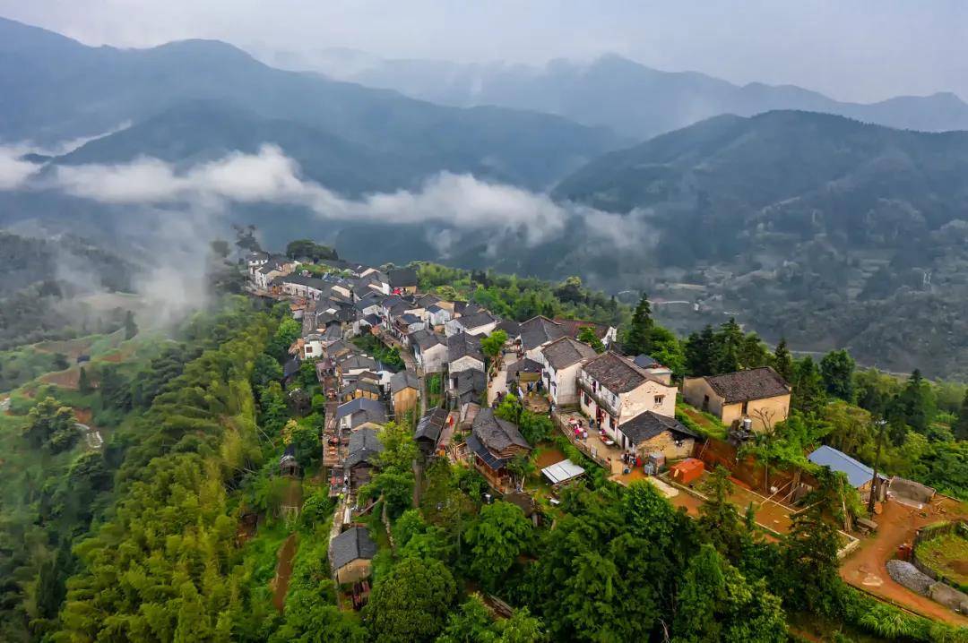 夏季旅游去哪里最合适？这几个地方景色最美，一辈子一定要去一次