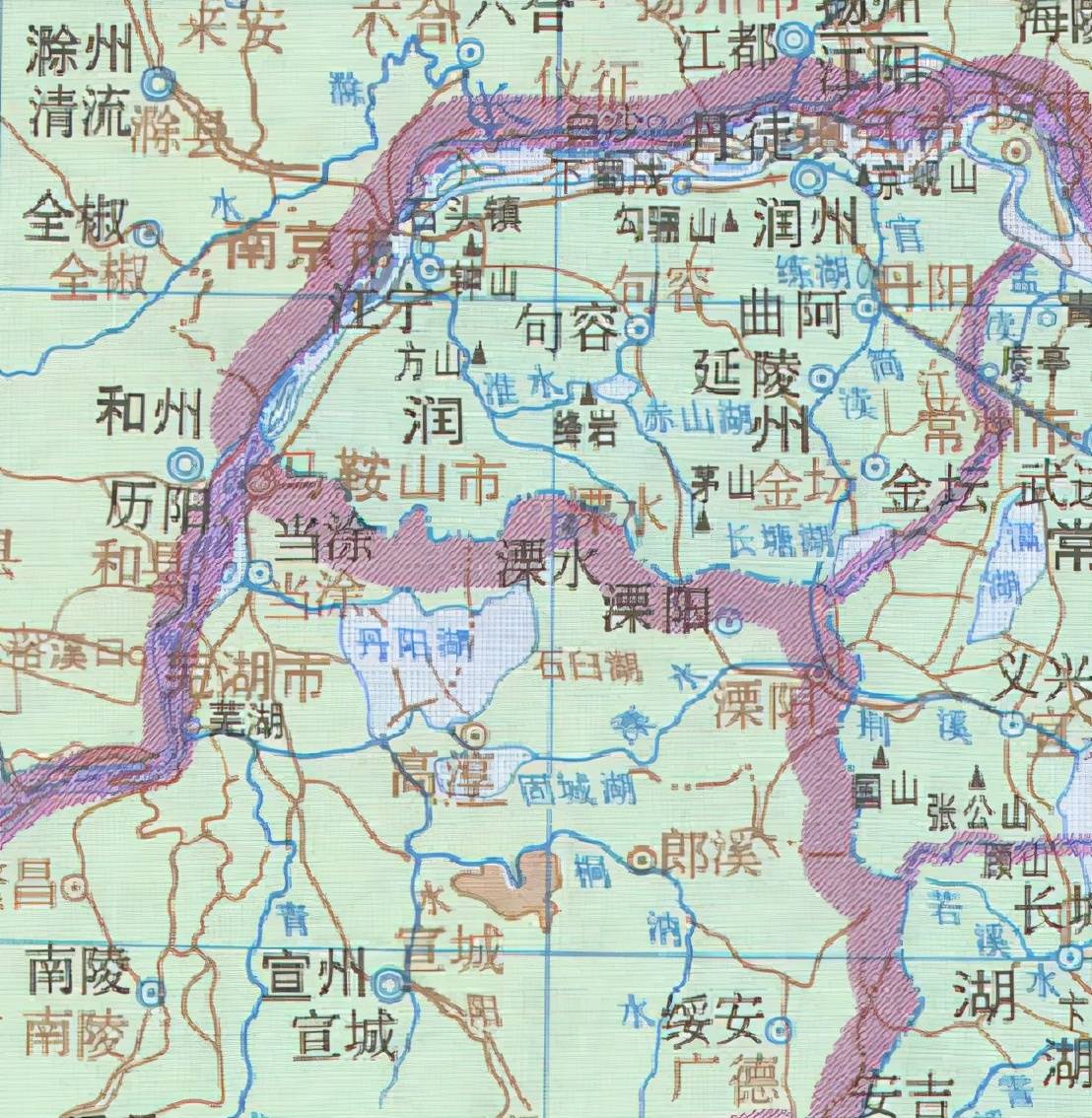 安徽、江苏都有丹阳湖和丹阳镇，江苏还有丹阳市，这三者有何联系