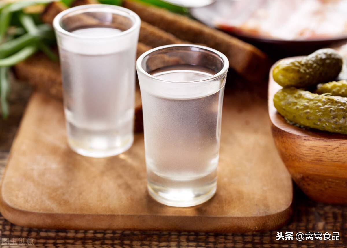 白酒或者啤酒在做菜时可以代替料酒吗？