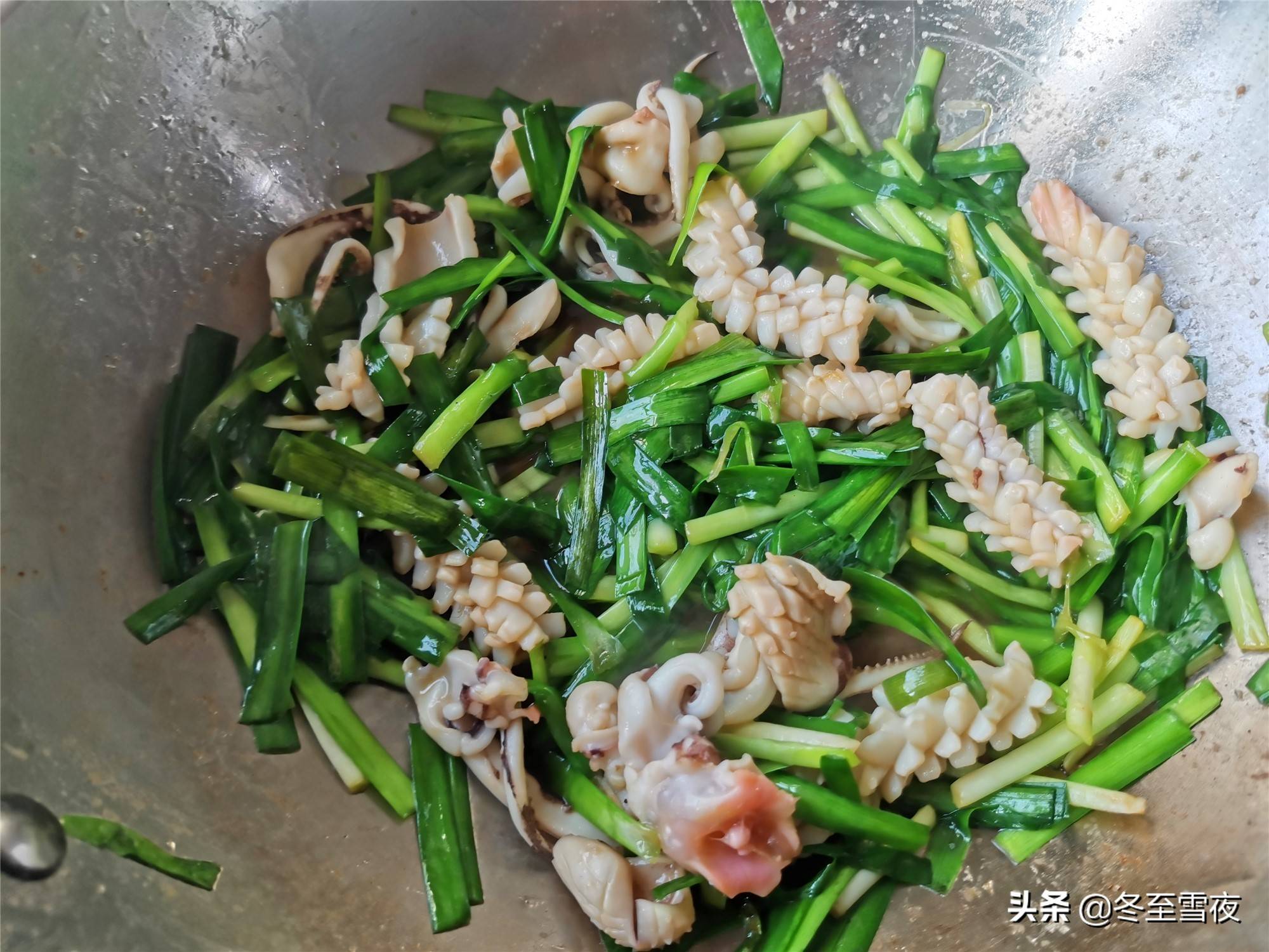 年夜饭，鱿鱼怎样做好吃，教你这样炒，鲜上加鲜，鲜嫩爽口还不腥